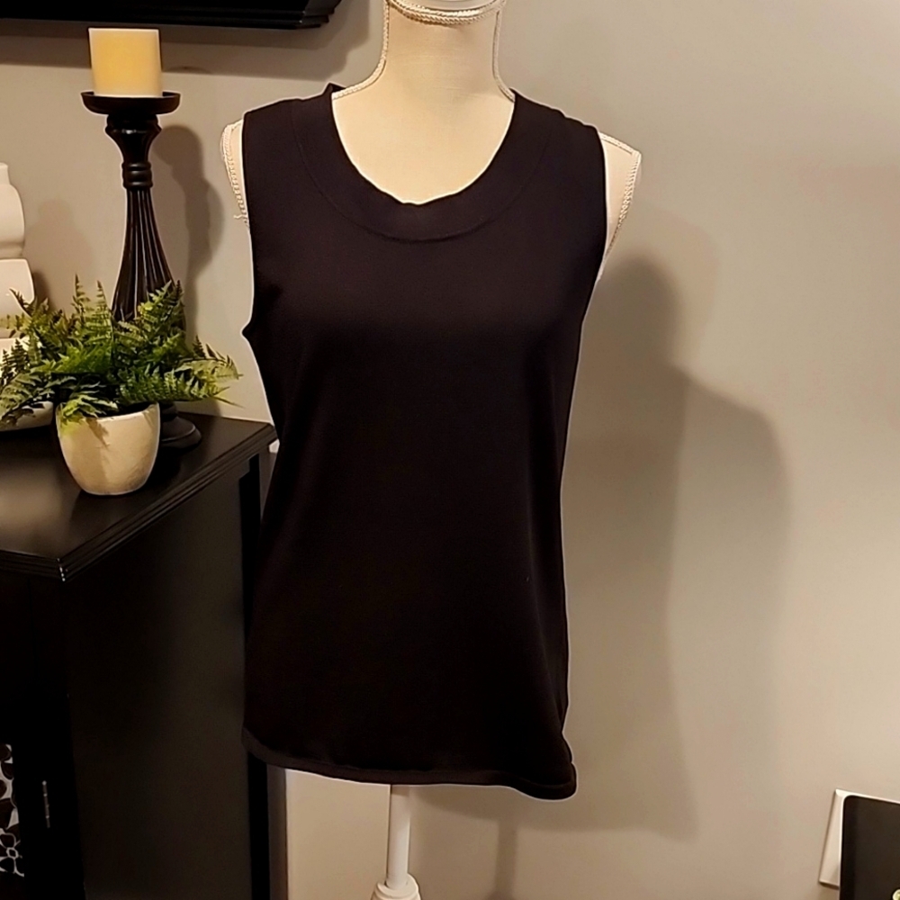 Jones new york collection crew neck sleeveless black top size large PTP 20 in